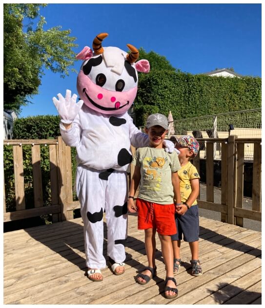 Daytime entertainment for children at the Parc du Charouzech campsite in Aveyron