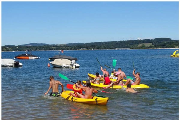  Canoeing activity on Lake Pareloup