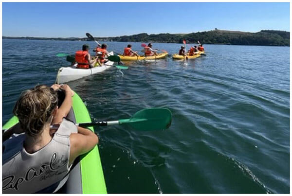 Go and explore Lake Pareloup by canoe