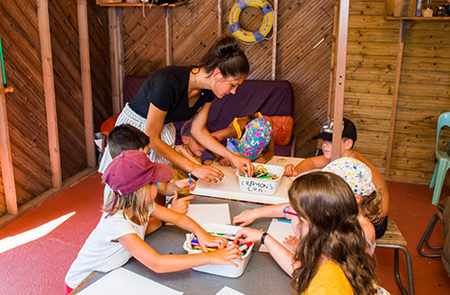 Drawing activity for children at the Parc du Charouzech campsite