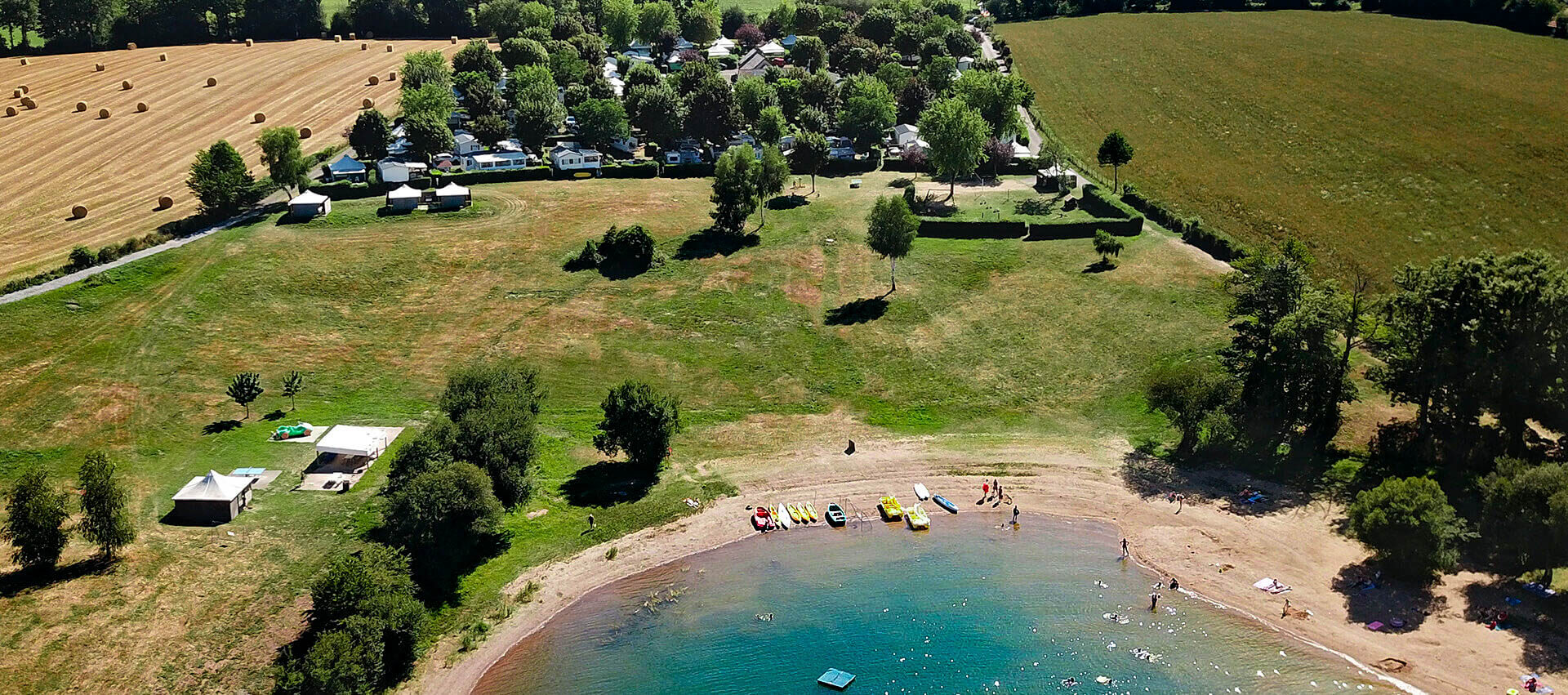 Vue aérienne générale du lac de Pareloup